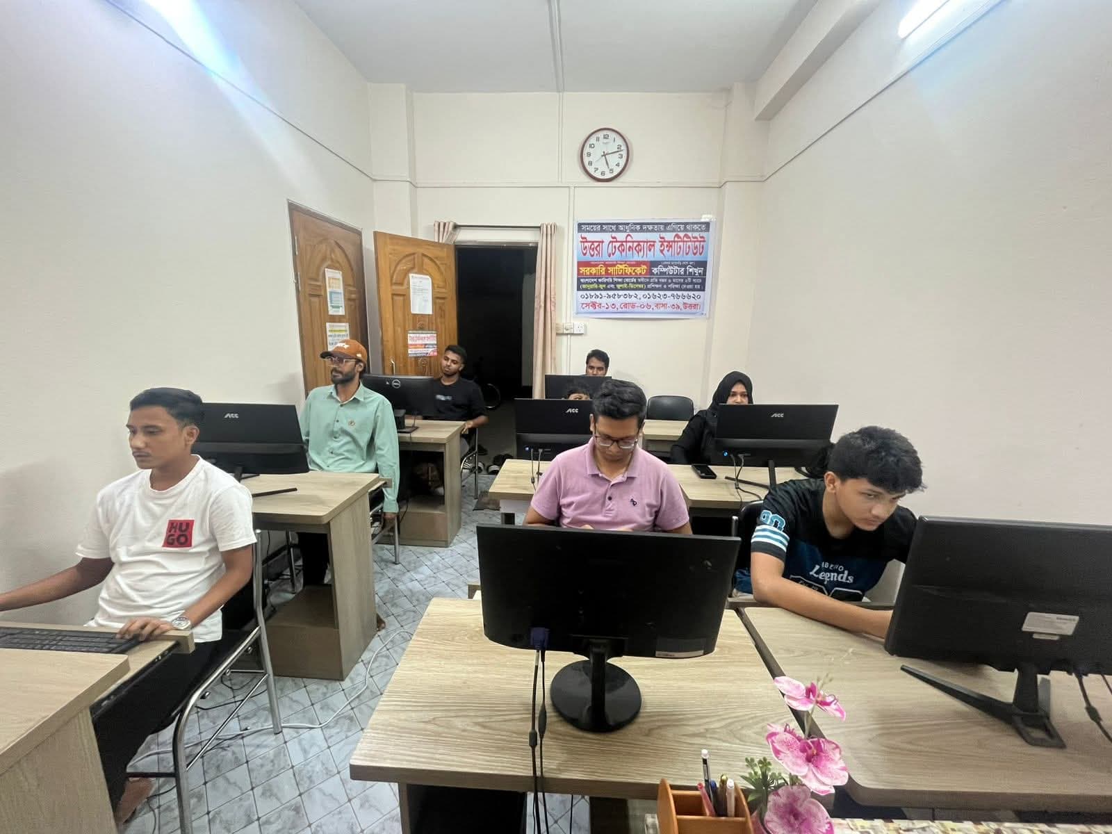 ক্লাসে সব শিক্ষার্থী একসাথে